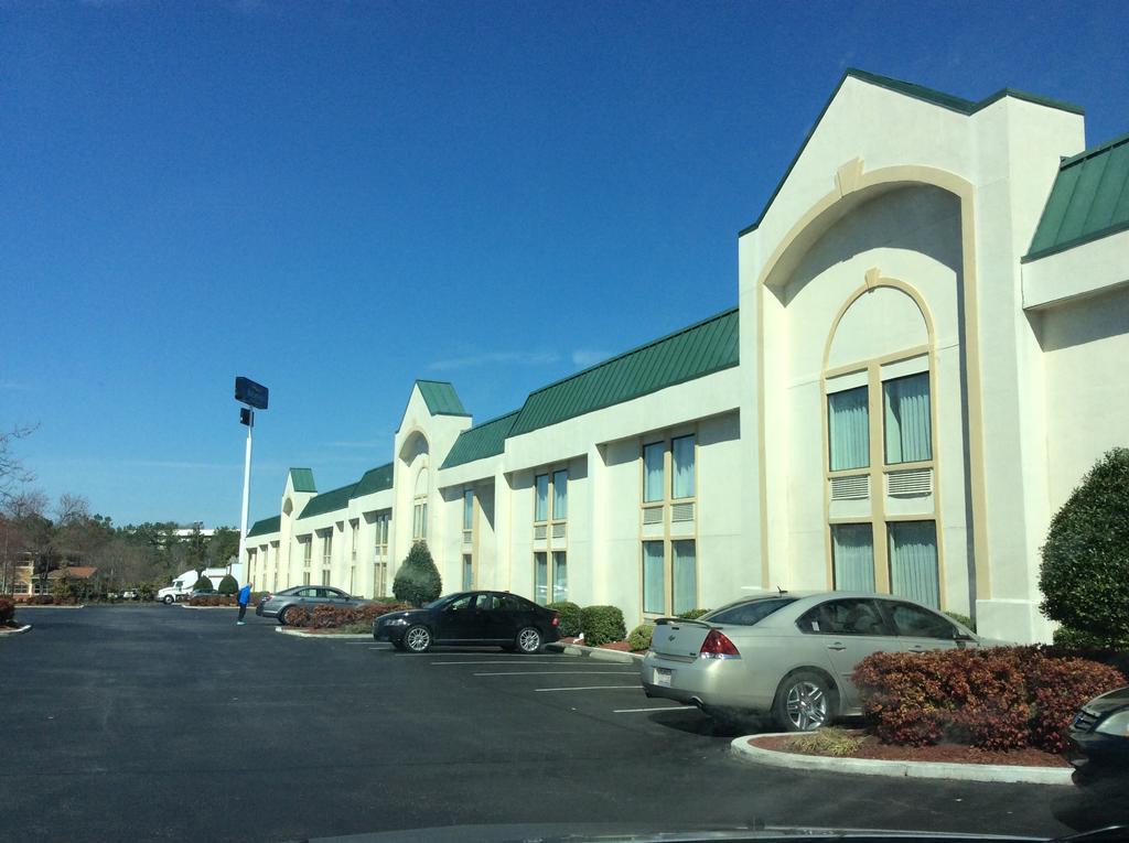 Baymont By Wyndham Greensboro/Coliseum Exteriér fotografie