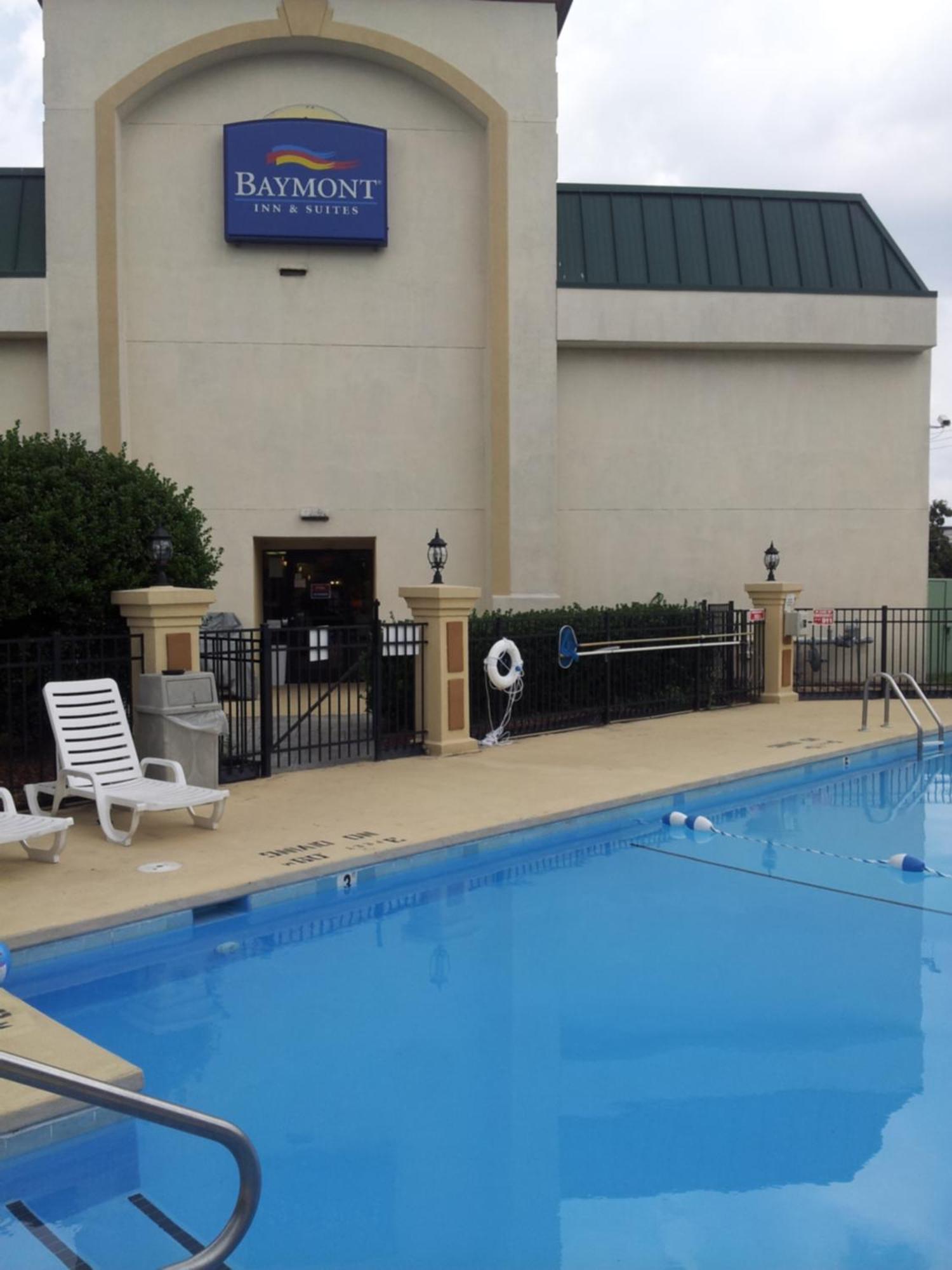 Baymont By Wyndham Greensboro/Coliseum Exteriér fotografie
